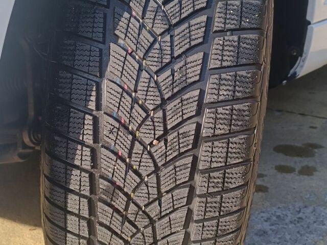 Білий Ауді Ку 7, об'ємом двигуна 4.2 л та пробігом 243 тис. км за 25490 $, фото 11 на Automoto.ua