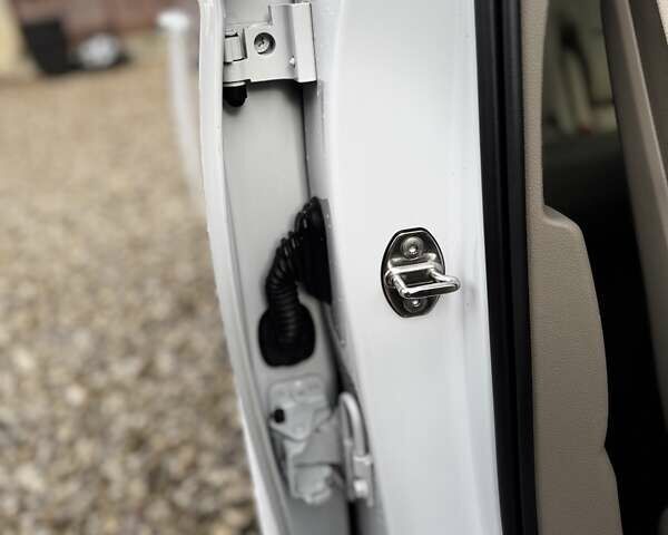 Білий Ауді Ку 7, об'ємом двигуна 3 л та пробігом 255 тис. км за 17500 $, фото 123 на Automoto.ua