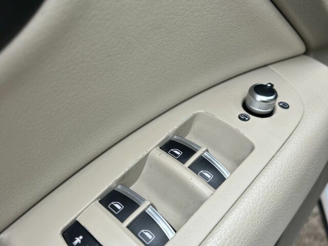 Білий Ауді Ку 7, об'ємом двигуна 3 л та пробігом 280 тис. км за 13500 $, фото 17 на Automoto.ua