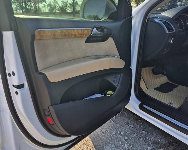Белый Ауди Ку 7, объемом двигателя 2.97 л и пробегом 130 тыс. км за 23500 $, фото 10 на Automoto.ua