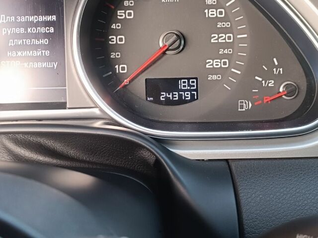 Білий Ауді Ку 7, об'ємом двигуна 4.2 л та пробігом 243 тис. км за 25490 $, фото 12 на Automoto.ua