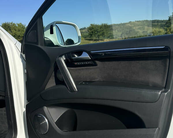 Білий Ауді Ку 7, об'ємом двигуна 4.13 л та пробігом 225 тис. км за 26500 $, фото 12 на Automoto.ua