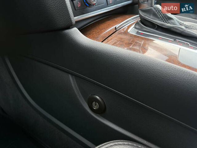 Білий Ауді Ку 7, об'ємом двигуна 2.97 л та пробігом 250 тис. км за 21500 $, фото 27 на Automoto.ua