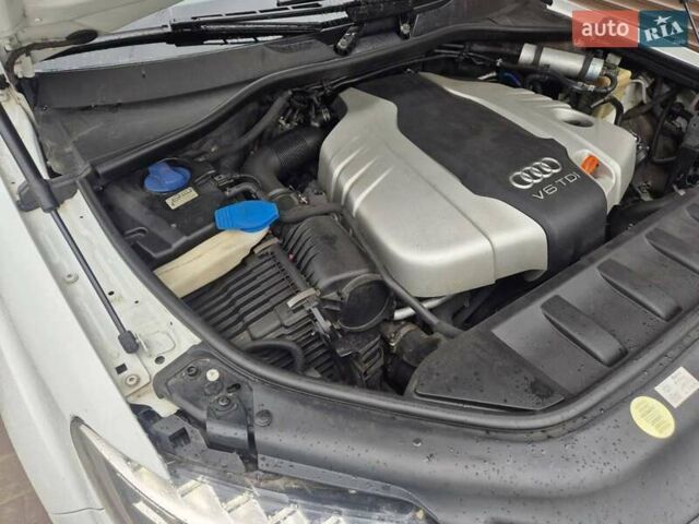 Белый Ауди Ку 7, объемом двигателя 2.97 л и пробегом 300 тыс. км за 17900 $, фото 1 на Automoto.ua