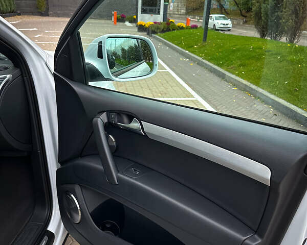 Белый Ауди Ку 7, объемом двигателя 3 л и пробегом 285 тыс. км за 17500 $, фото 33 на Automoto.ua