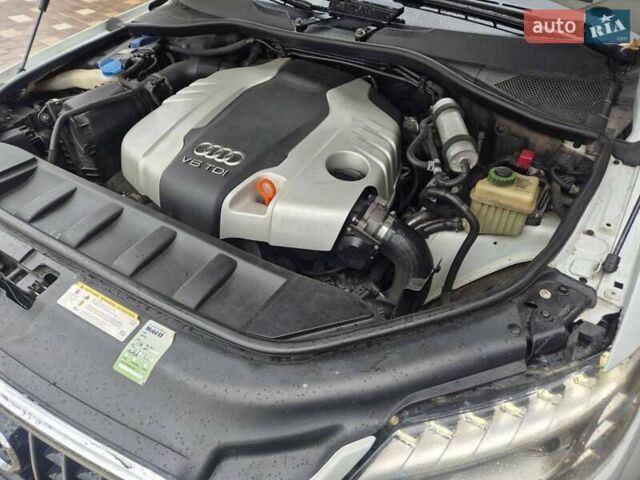 Белый Ауди Ку 7, объемом двигателя 2.97 л и пробегом 300 тыс. км за 17900 $, фото 4 на Automoto.ua
