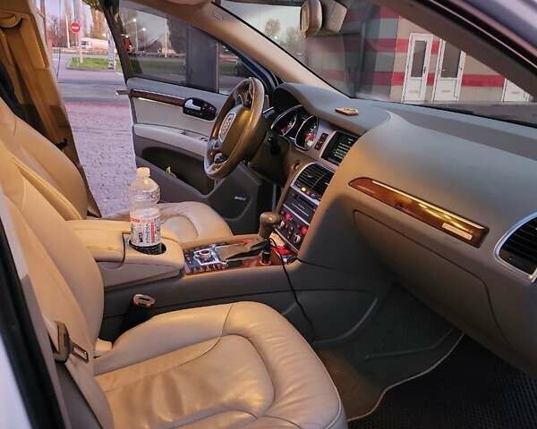 Белый Ауди Ку 7, объемом двигателя 2.97 л и пробегом 243 тыс. км за 22000 $, фото 15 на Automoto.ua