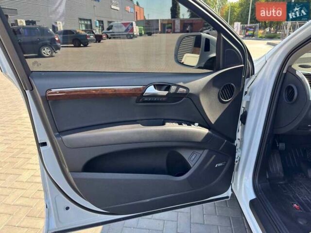 Белый Ауди Ку 7, объемом двигателя 2.97 л и пробегом 320 тыс. км за 17500 $, фото 14 на Automoto.ua