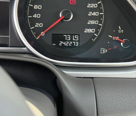 Білий Ауді Ку 7, об'ємом двигуна 3 л та пробігом 246 тис. км за 18200 $, фото 4 на Automoto.ua