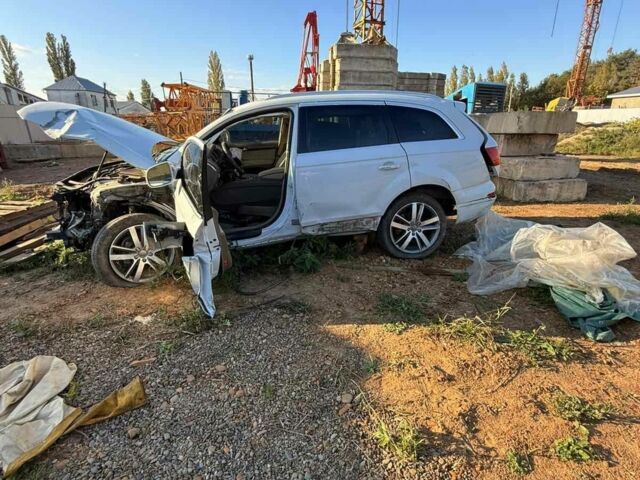 Ауди Ку 7 2013 в Ужгороде на Automoto.ua Белый Ауди Ку 7, объемом двигателя 0 л и пробегом 301 тыс. км за 999 $, фото 4 на Automoto.ua