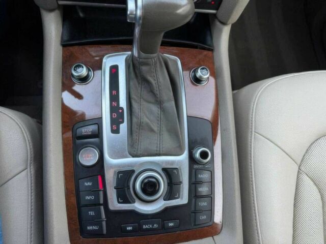 Білий Ауді Ку 7, об'ємом двигуна 3 л та пробігом 129 тис. км за 5500 $, фото 15 на Automoto.ua