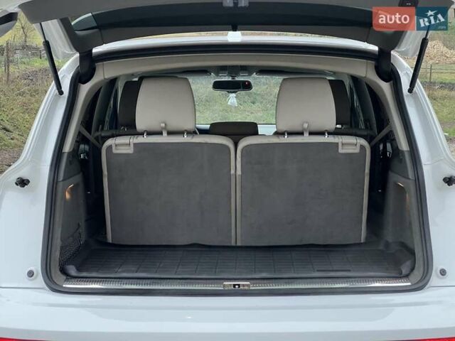 Белый Ауди Ку 7, объемом двигателя 2.97 л и пробегом 238 тыс. км за 17000 $, фото 21 на Automoto.ua