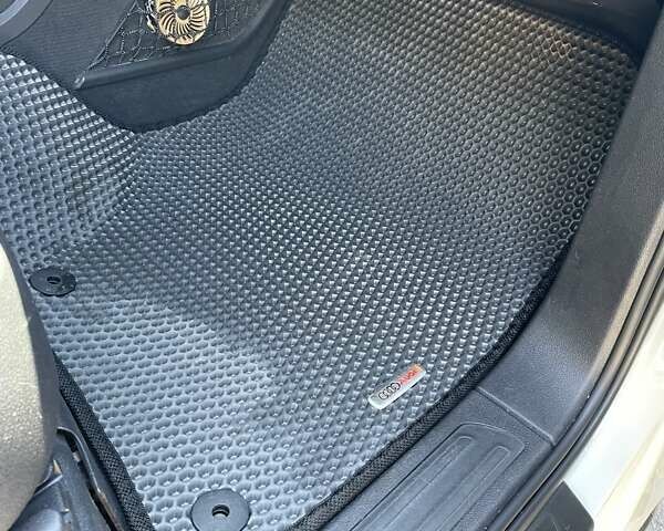 Ауді Ку 7 2014 у Одесі на Automoto.ua Білий Ауді Ку 7, об'ємом двигуна 2.97 л та пробігом 333 тис. км за 17529 $, фото 83 на Automoto.ua