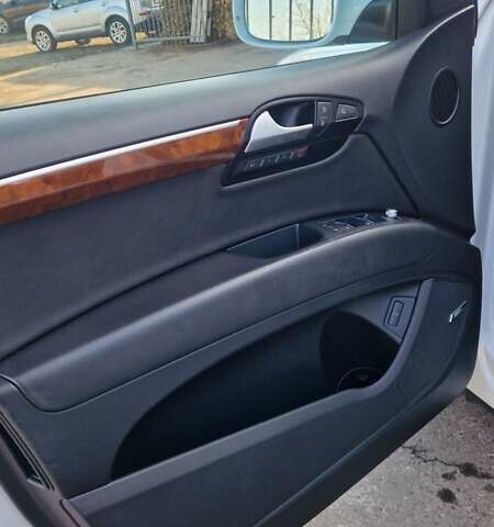 Білий Ауді Ку 7, об'ємом двигуна 2.97 л та пробігом 318 тис. км за 18000 $, фото 19 на Automoto.ua