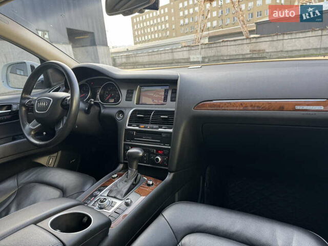 Белый Ауди Ку 7, объемом двигателя 3 л и пробегом 157 тыс. км за 15500 $, фото 19 на Automoto.ua