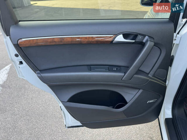 Белый Ауди Ку 7, объемом двигателя 3 л и пробегом 157 тыс. км за 15500 $, фото 22 на Automoto.ua