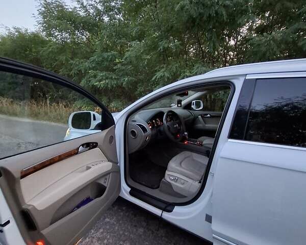 Белый Ауди Ку 7, объемом двигателя 3 л и пробегом 194 тыс. км за 13299 $, фото 19 на Automoto.ua