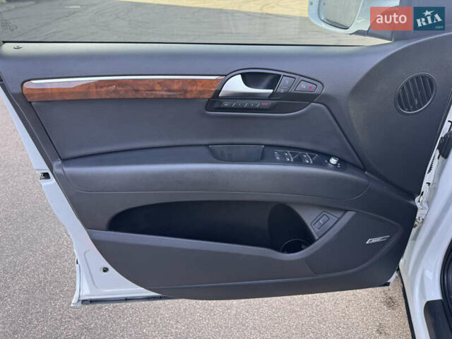 Белый Ауди Ку 7, объемом двигателя 3 л и пробегом 157 тыс. км за 15500 $, фото 24 на Automoto.ua