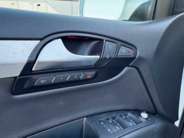 Белый Ауди Ку 7, объемом двигателя 3 л и пробегом 81 тыс. км за 13000 $, фото 13 на Automoto.ua