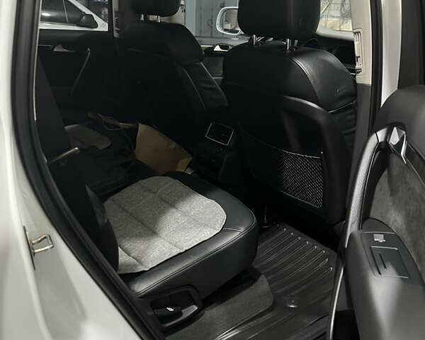 Белый Ауди Ку 7, объемом двигателя 2.97 л и пробегом 202 тыс. км за 22500 $, фото 4 на Automoto.ua