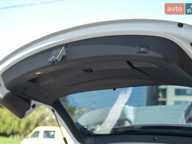 Білий Ауді Ку 7, об'ємом двигуна 2.97 л та пробігом 214 тис. км за 14800 $, фото 18 на Automoto.ua