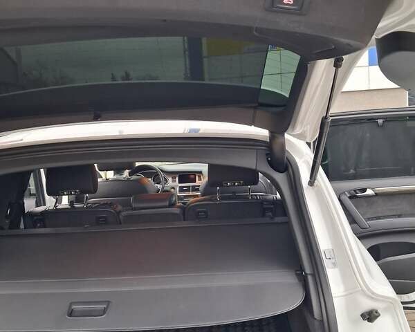 Білий Ауді Ку 7, об'ємом двигуна 2.97 л та пробігом 250 тис. км за 26800 $, фото 48 на Automoto.ua