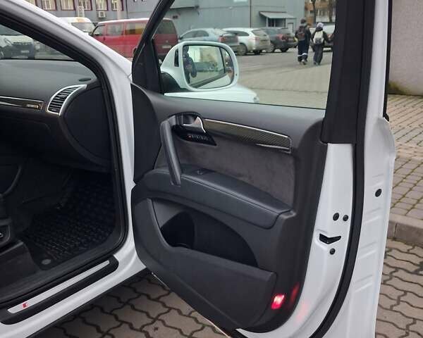 Білий Ауді Ку 7, об'ємом двигуна 2.97 л та пробігом 250 тис. км за 26800 $, фото 29 на Automoto.ua