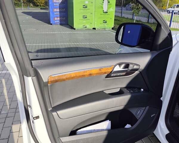 Белый Ауди Ку 7, объемом двигателя 3 л и пробегом 120 тыс. км за 26000 $, фото 13 на Automoto.ua