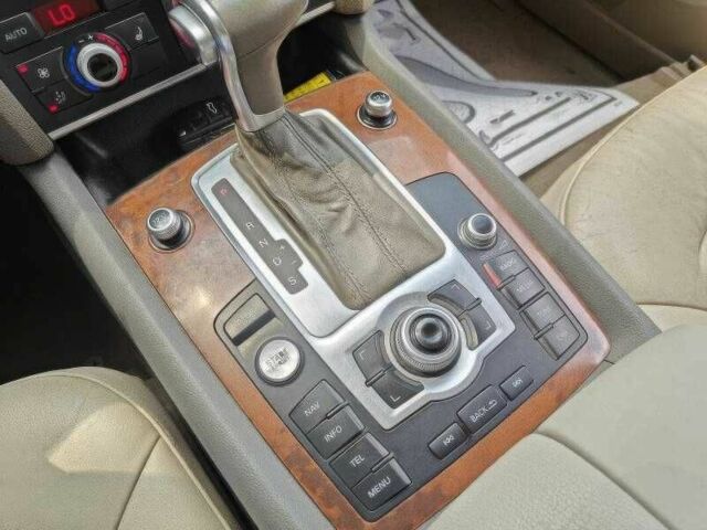 Білий Ауді Ку 7, об'ємом двигуна 3 л та пробігом 113 тис. км за 3000 $, фото 15 на Automoto.ua