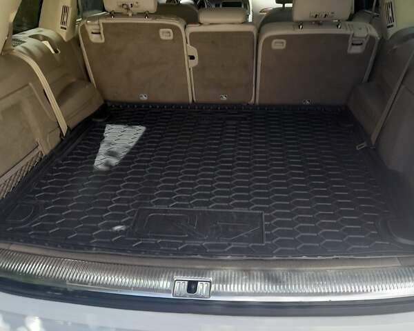 Белый Ауди Ку 7, объемом двигателя 3 л и пробегом 181 тыс. км за 25000 $, фото 4 на Automoto.ua