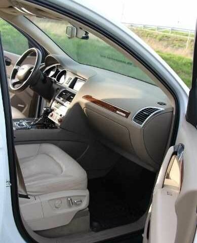 Білий Ауді Ку 7, об'ємом двигуна 3 л та пробігом 161 тис. км за 11000 $, фото 5 на Automoto.ua