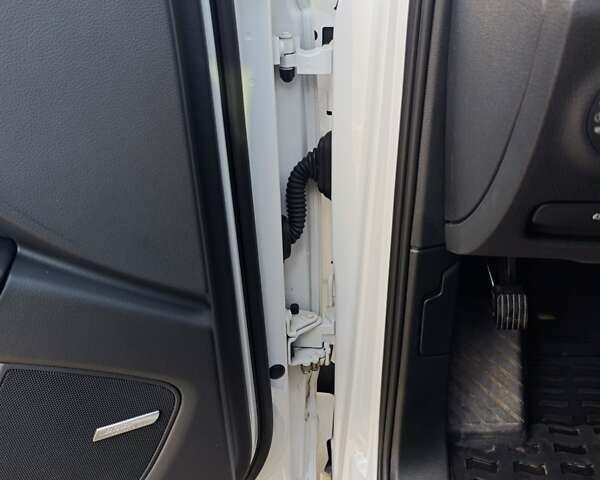 Белый Ауди Ку 7, объемом двигателя 3 л и пробегом 120 тыс. км за 26000 $, фото 11 на Automoto.ua