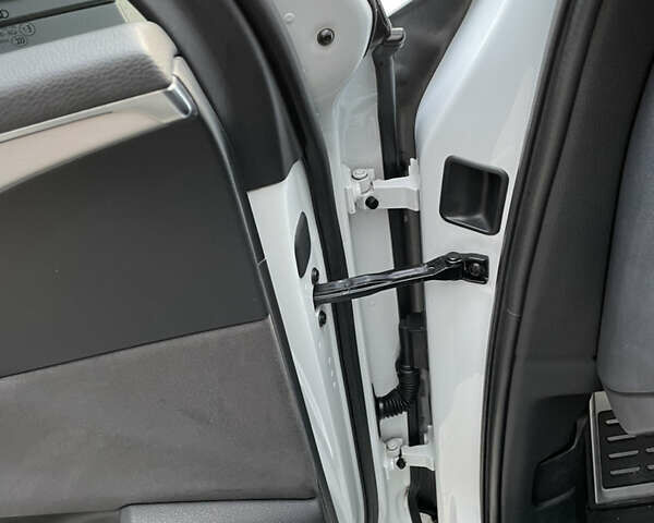 Белый Ауди Ку 7, объемом двигателя 3 л и пробегом 153 тыс. км за 40777 $, фото 32 на Automoto.ua