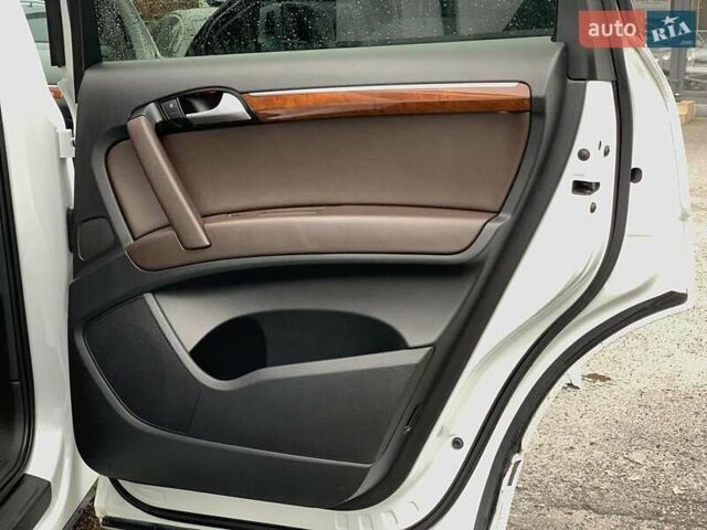 Білий Ауді Ку 7, об'ємом двигуна 3 л та пробігом 205 тис. км за 15890 $, фото 20 на Automoto.ua