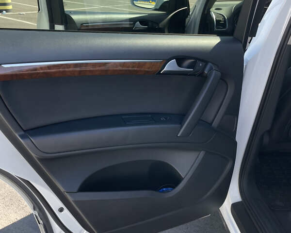 Белый Ауди Ку 7, объемом двигателя 3 л и пробегом 223 тыс. км за 18500 $, фото 12 на Automoto.ua