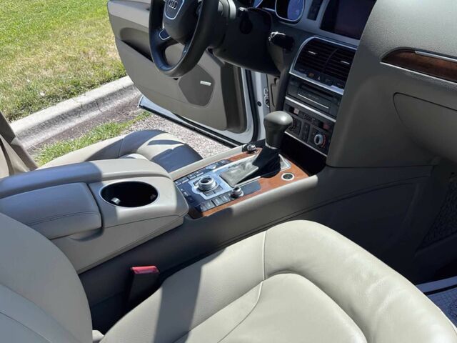 Білий Ауді Ку 7, об'ємом двигуна 3 л та пробігом 93 тис. км за 12500 $, фото 6 на Automoto.ua