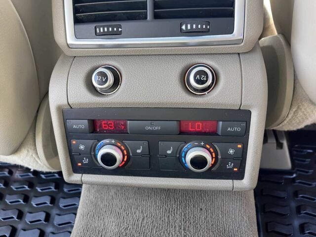 Білий Ауді Ку 7, об'ємом двигуна 3 л та пробігом 93 тис. км за 12500 $, фото 10 на Automoto.ua