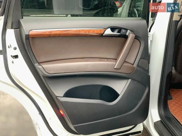 Білий Ауді Ку 7, об'ємом двигуна 3 л та пробігом 205 тис. км за 15890 $, фото 26 на Automoto.ua