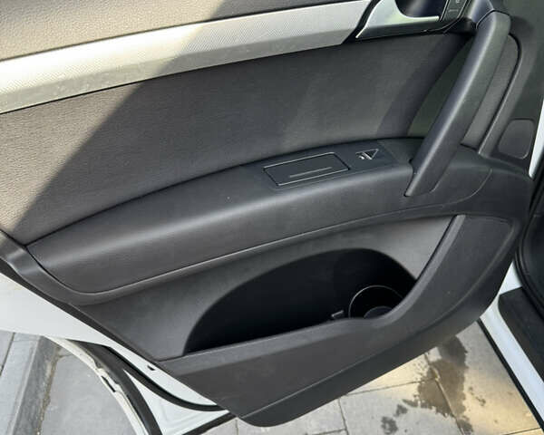 Білий Ауді Ку 7, об'ємом двигуна 2.99 л та пробігом 218 тис. км за 22500 $, фото 10 на Automoto.ua