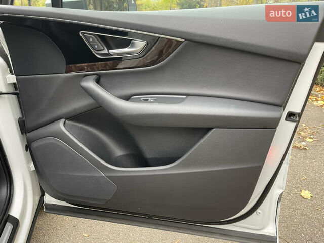 Белый Ауди Ку 7, объемом двигателя 2.97 л и пробегом 124 тыс. км за 36000 $, фото 60 на Automoto.ua