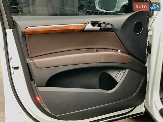 Білий Ауді Ку 7, об'ємом двигуна 3 л та пробігом 205 тис. км за 15890 $, фото 25 на Automoto.ua