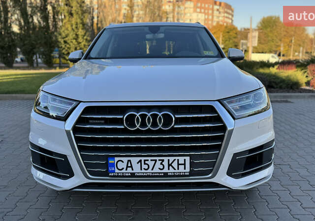 Белый Ауди Ку 7, объемом двигателя 3 л и пробегом 170 тыс. км за 24800 $, фото 1 на Automoto.ua