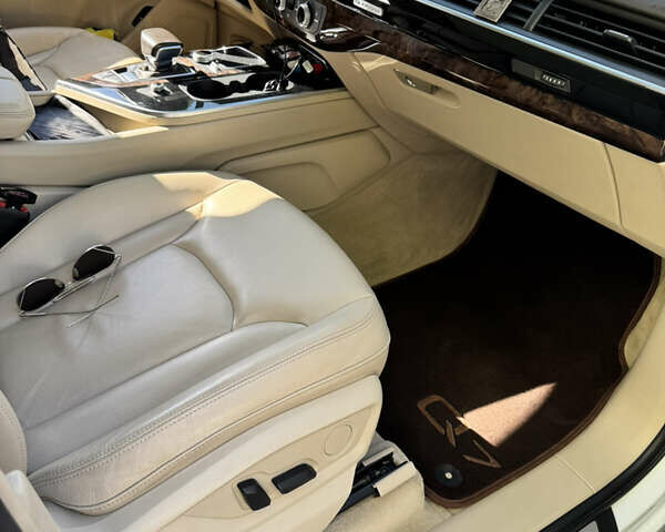 Белый Ауди Ку 7, объемом двигателя 3 л и пробегом 112 тыс. км за 28000 $, фото 11 на Automoto.ua