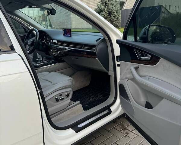 Белый Ауди Ку 7, объемом двигателя 3 л и пробегом 140 тыс. км за 41500 $, фото 7 на Automoto.ua