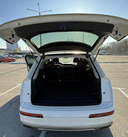 Білий Ауді Ку 7, об'ємом двигуна 2.97 л та пробігом 230 тис. км за 34800 $, фото 28 на Automoto.ua