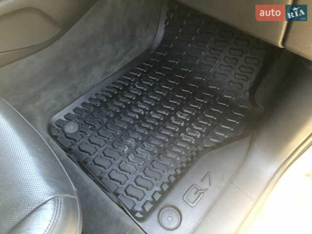 Білий Ауді Ку 7, об'ємом двигуна 2.97 л та пробігом 84 тис. км за 44000 $, фото 29 на Automoto.ua