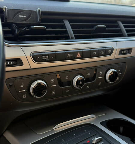 Білий Ауді Ку 7, об'ємом двигуна 2.97 л та пробігом 230 тис. км за 34800 $, фото 15 на Automoto.ua