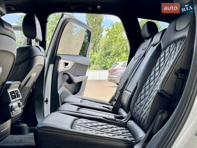Белый Ауди Ку 7, объемом двигателя 3 л и пробегом 150 тыс. км за 47000 $, фото 43 на Automoto.ua