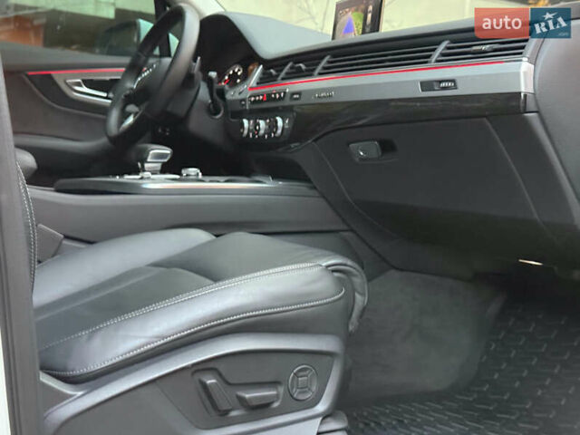 Ауді Ку 7 2016 у Києві на Automoto.ua Білий Ауді Ку 7, об'ємом двигуна 3 л та пробігом 120 тис. км за 28999 $, фото 28 на Automoto.ua