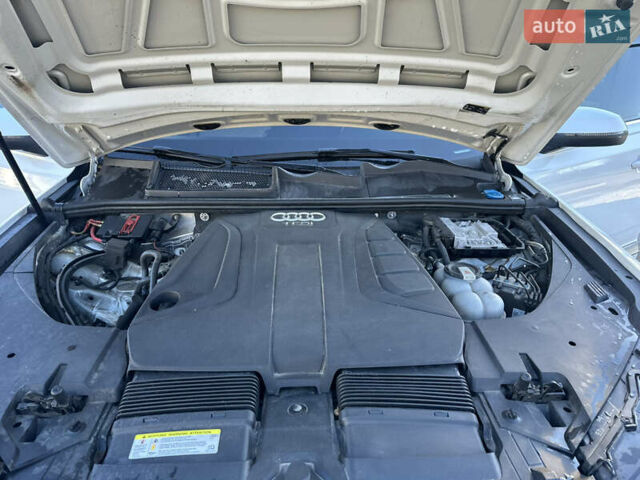 Білий Ауді Ку 7, об'ємом двигуна 2 л та пробігом 169 тис. км за 24999 $, фото 38 на Automoto.ua